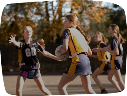 girls playing netball